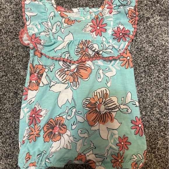 Floral Print romper - Picture 1 of 5